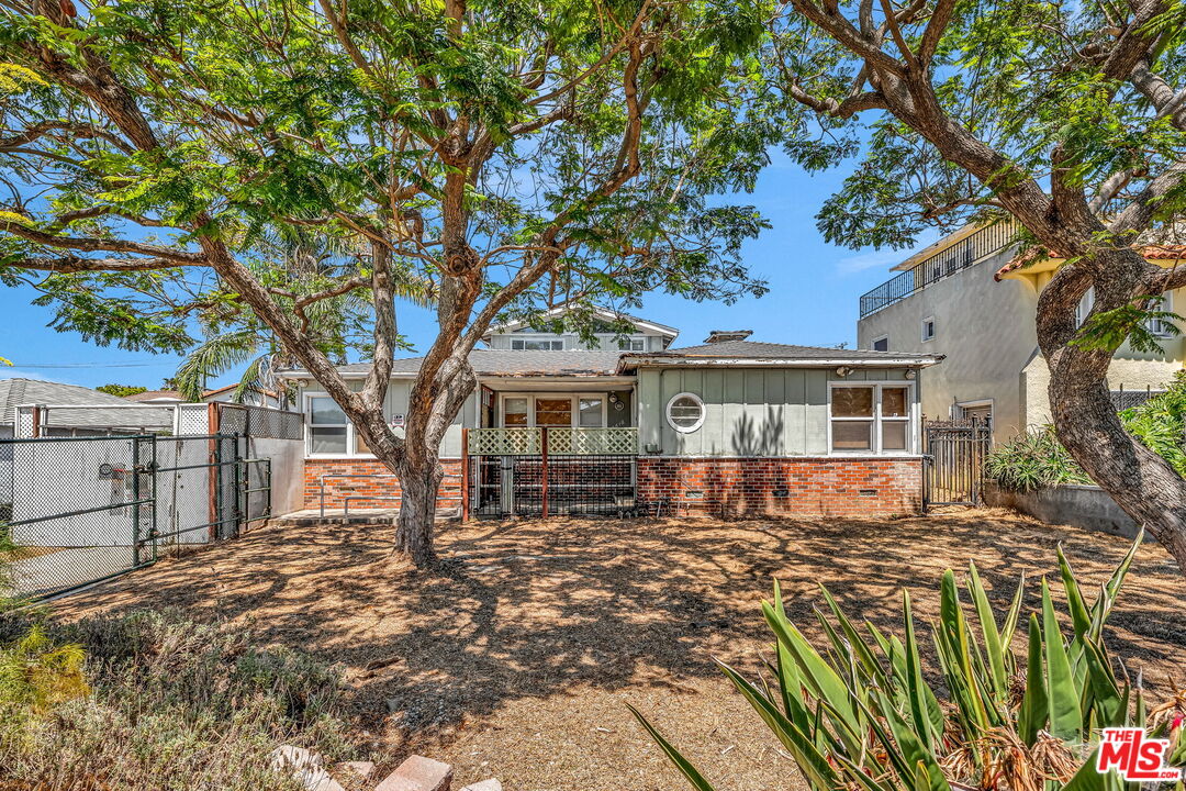 3616 Mountain View Ave