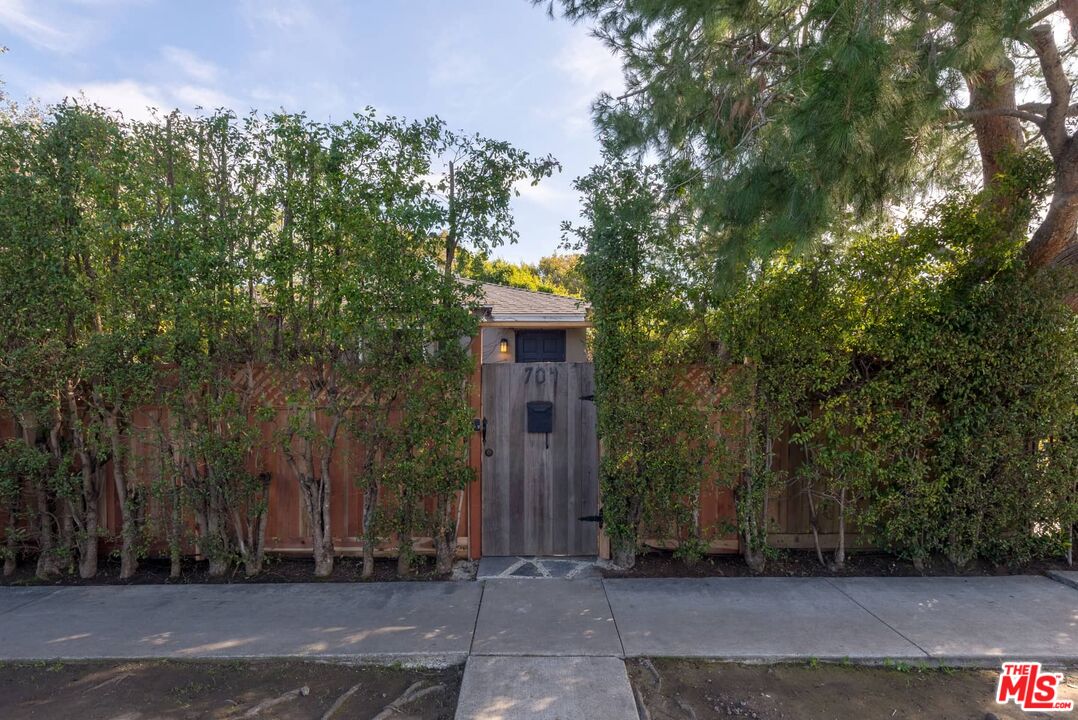704 Vernon Ave