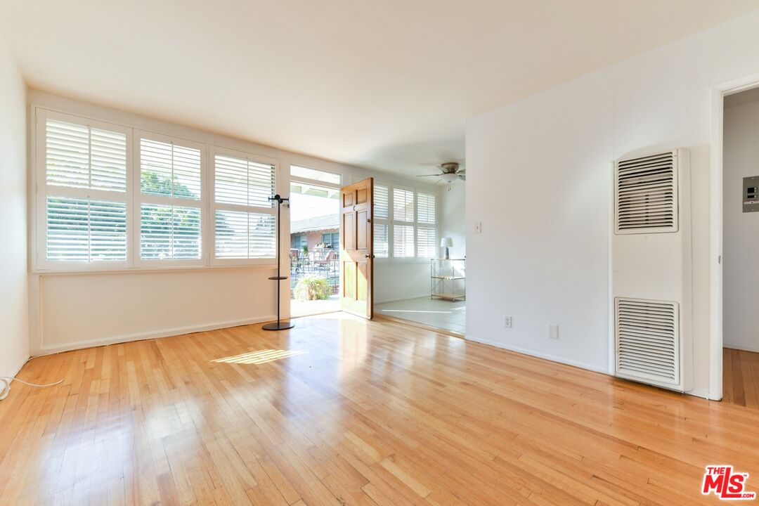 2033 Cloverfield BLVD Unit: C