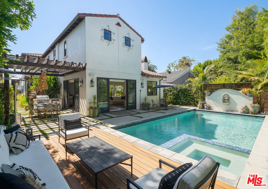 538 N Sierra Bonita Ave