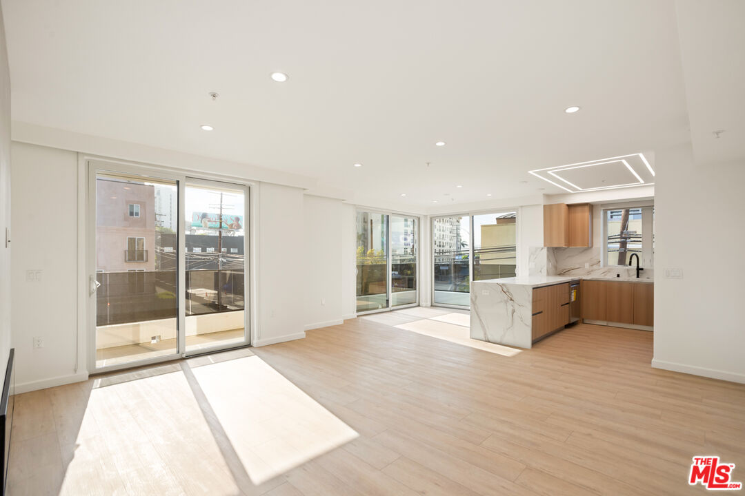 1414 S Beverly Drive Dr Unit: 203