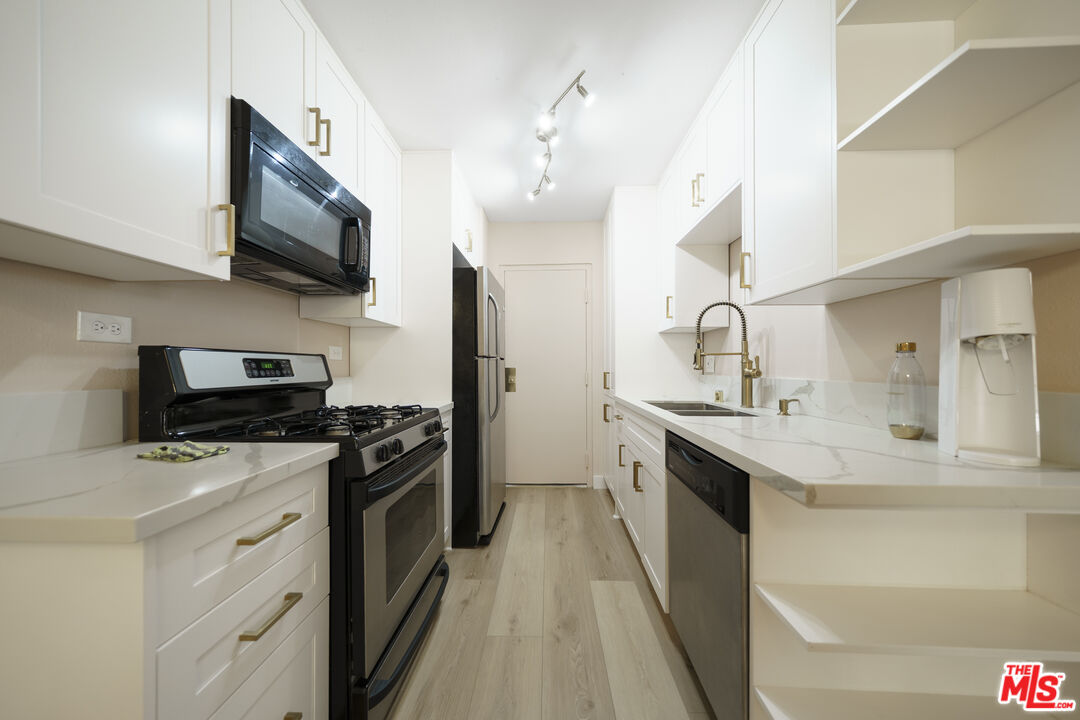 421 S La Fayette Park Pl Unit: 216