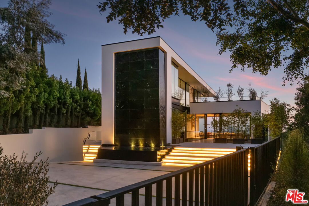 1210 Laurel Way