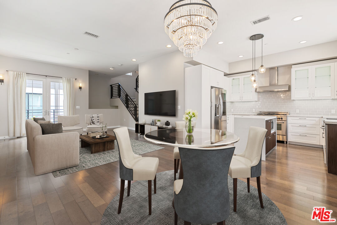 5934 W Luna Park