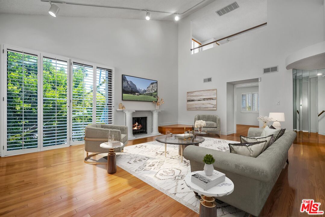 938 5th St Unit: 1
