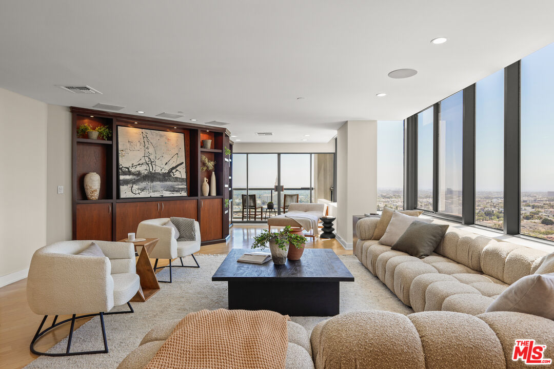 Photo of 10724 Wilshire Blvd #1402, Los Angeles, CA 90024