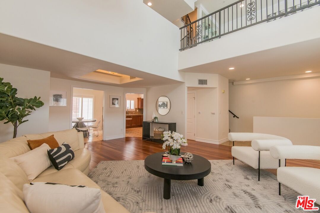 1747 S Barrington Ave Unit: 102