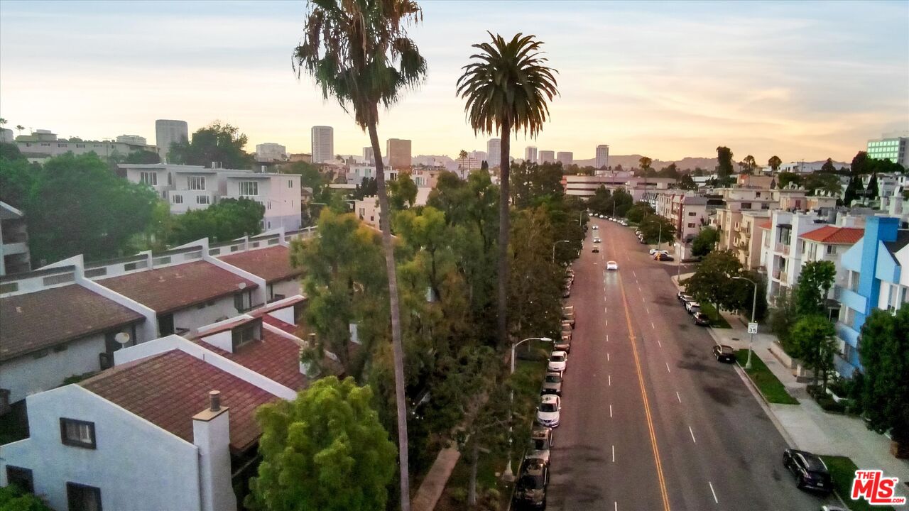 1925 S Beverly Glen Blvd Unit: 30