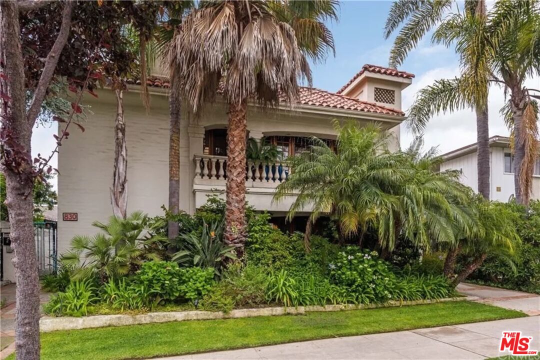 828 5th St Unit: 2