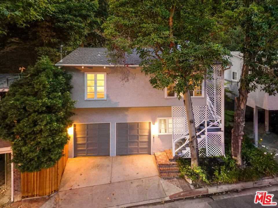 1113 N Beverly Glen Blvd
