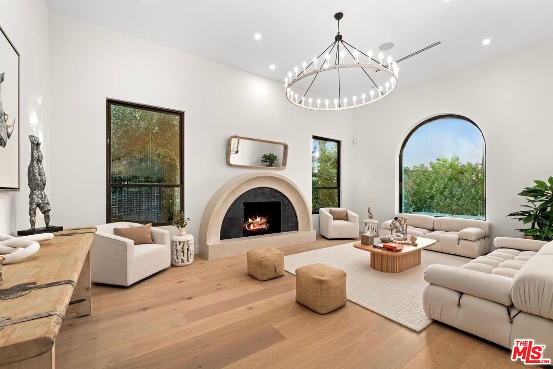 100 S La Jolla Ave