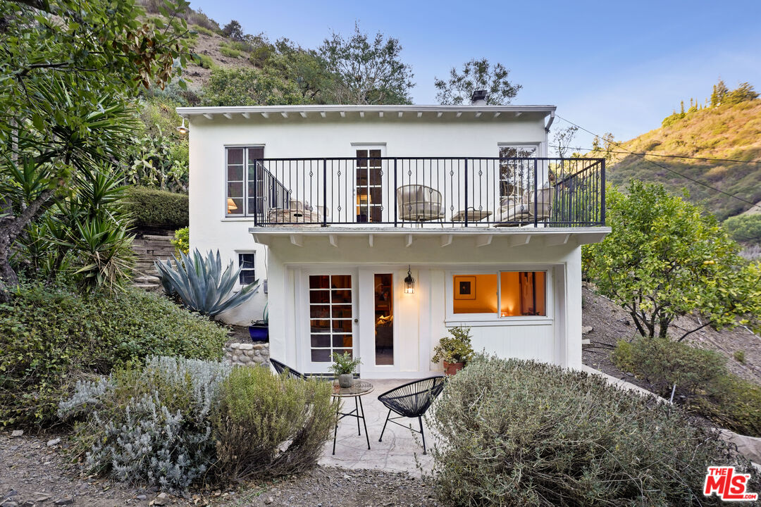 1205 N Beverly Glen Blvd