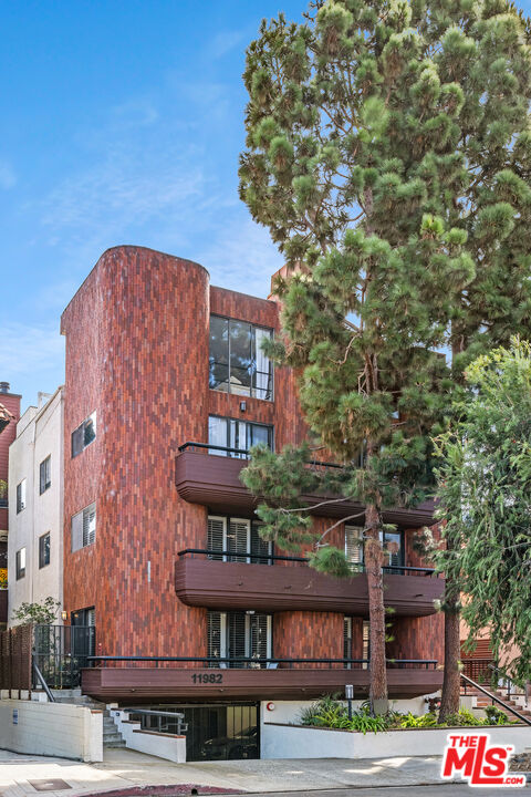 11982 Kiowa Ave Unit: 203