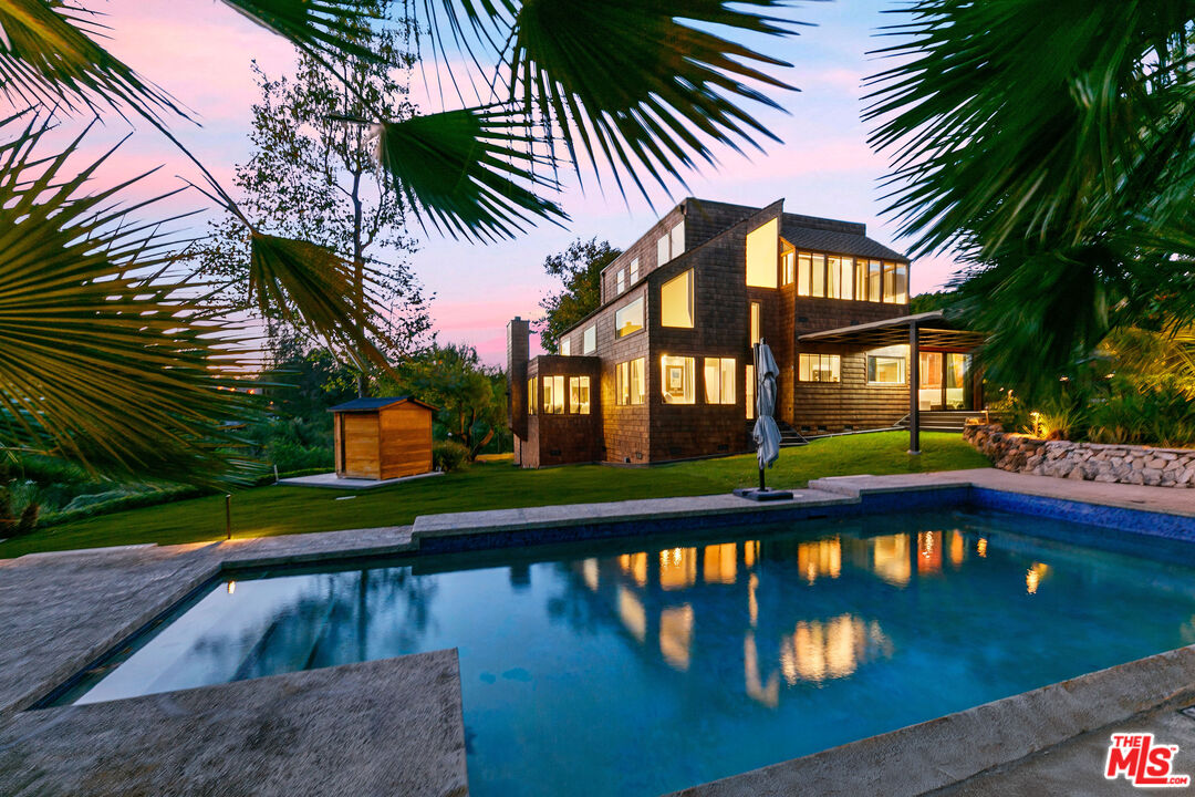 6649 Zumirez Dr