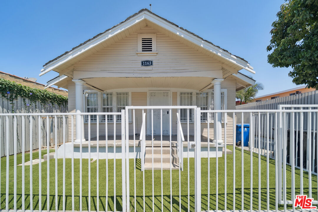 1165 W 38th St