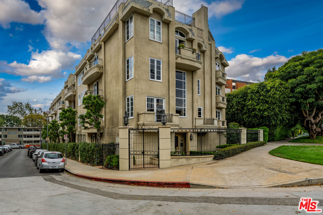 11740 W Sunset Blvd Unit: 14