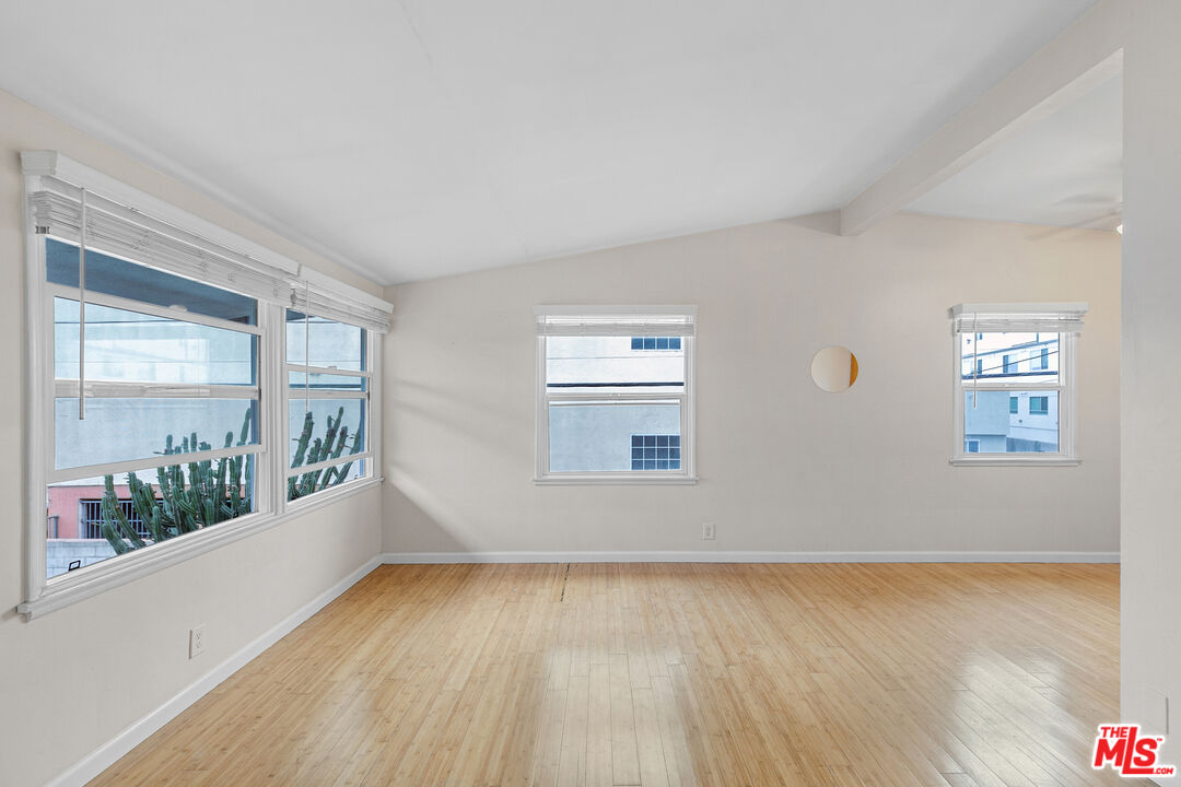 12021 Louise Ave Unit: 6