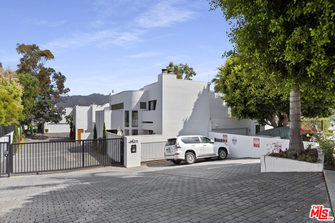 29221 Heathercliff Rd Unit: 11