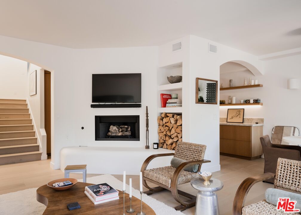 6435 Zumirez Dr Unit: 8