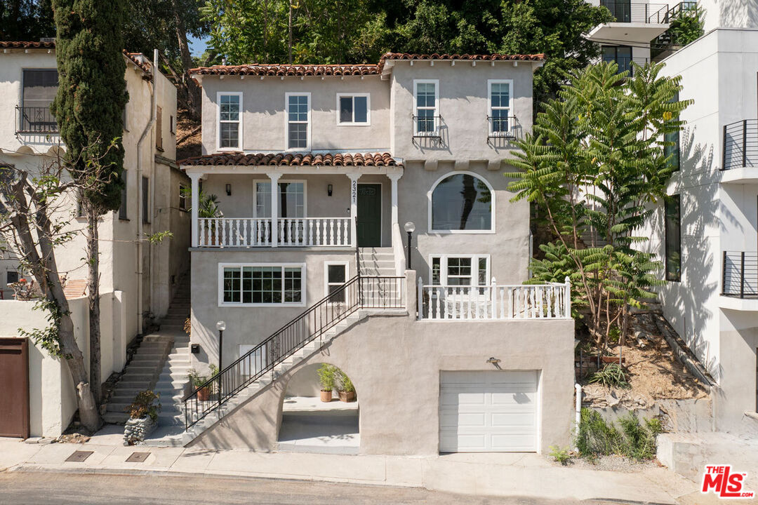 2321 Lake View Ave
