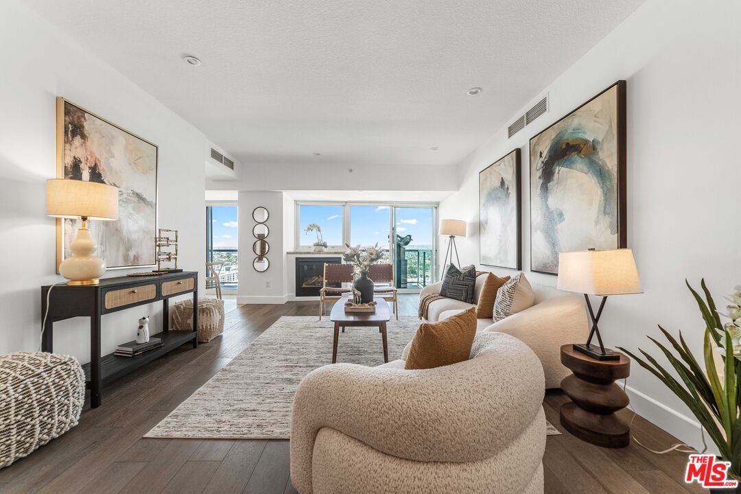 13600 Marina Pointe Dr Unit: 1904
