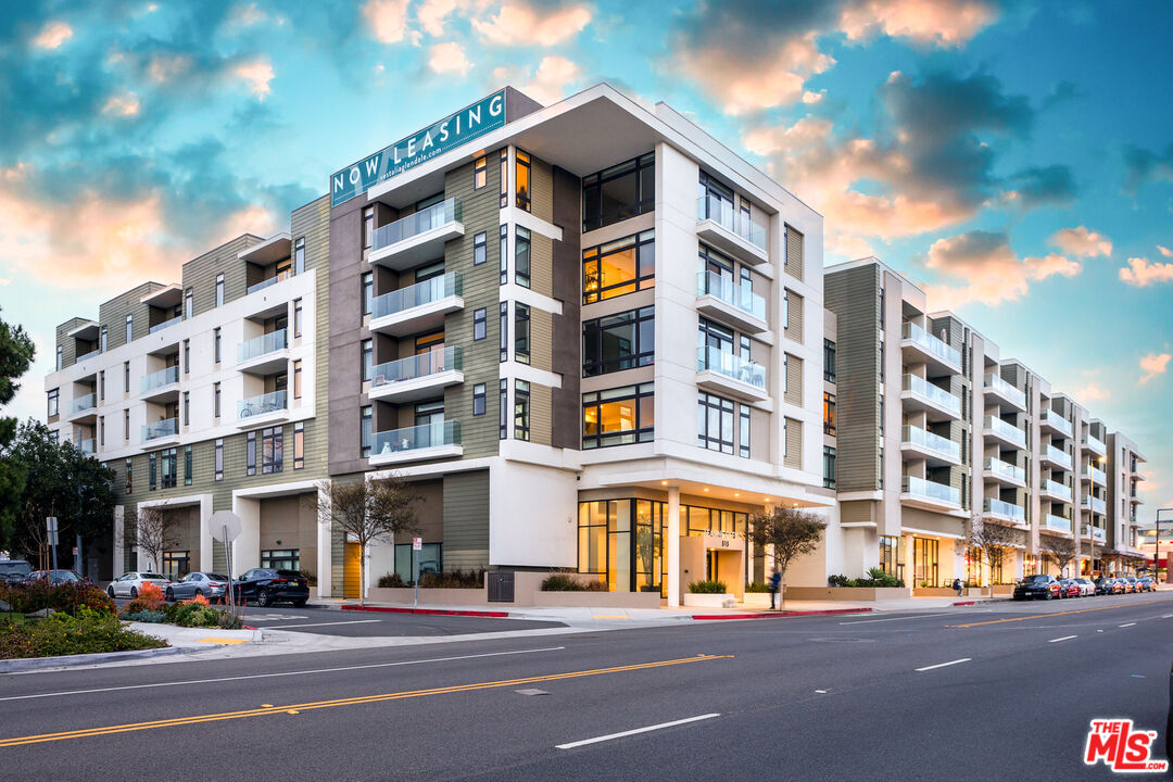 515 W Broadway Unit: 101