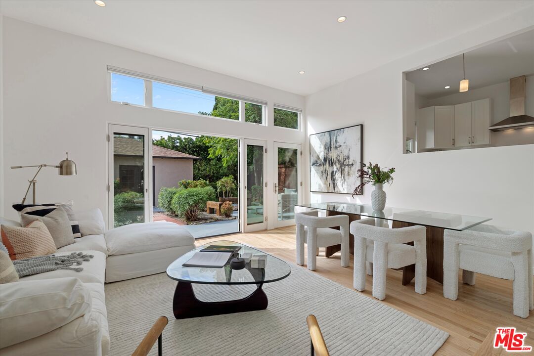 Photo of 3145 Kelton Ave, Los Angeles, CA 90034