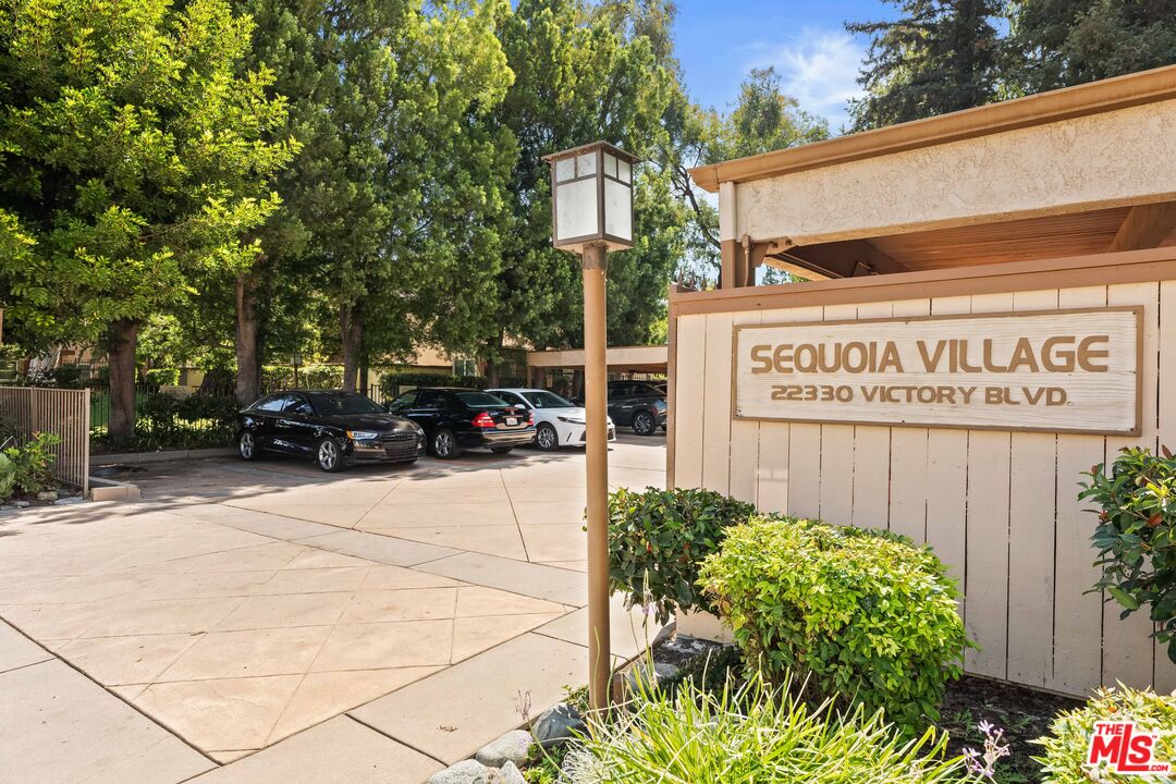 Photo of 22330 Victory Blvd #802, Woodland Hills, CA 91367