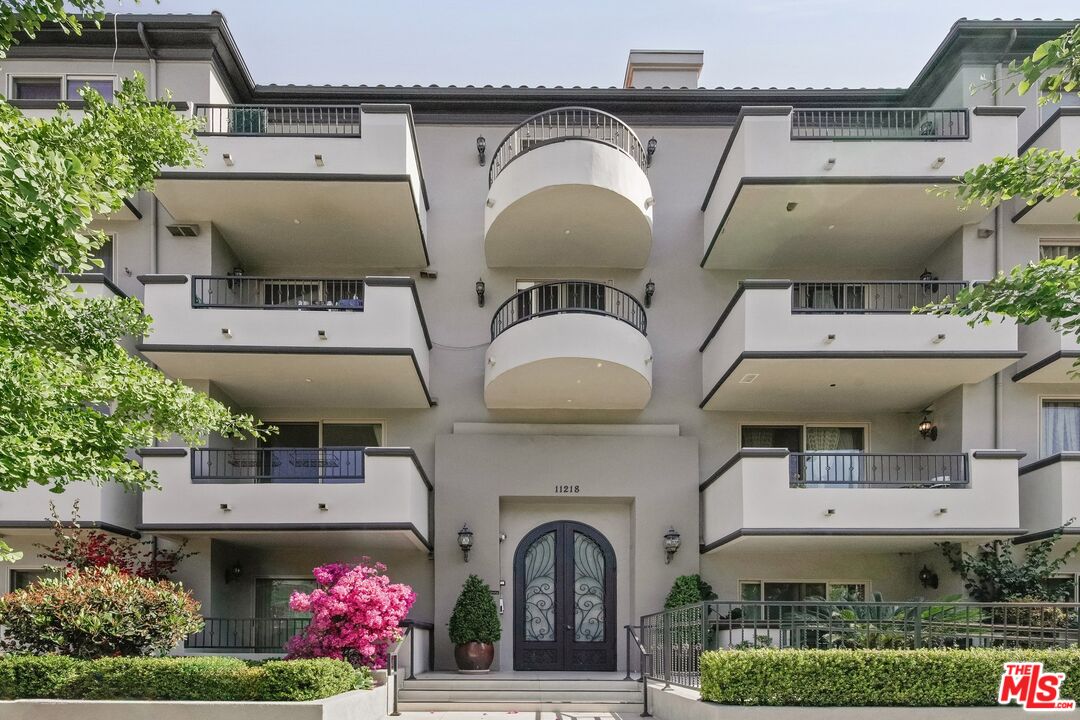 11218 Camarillo St Unit: 305