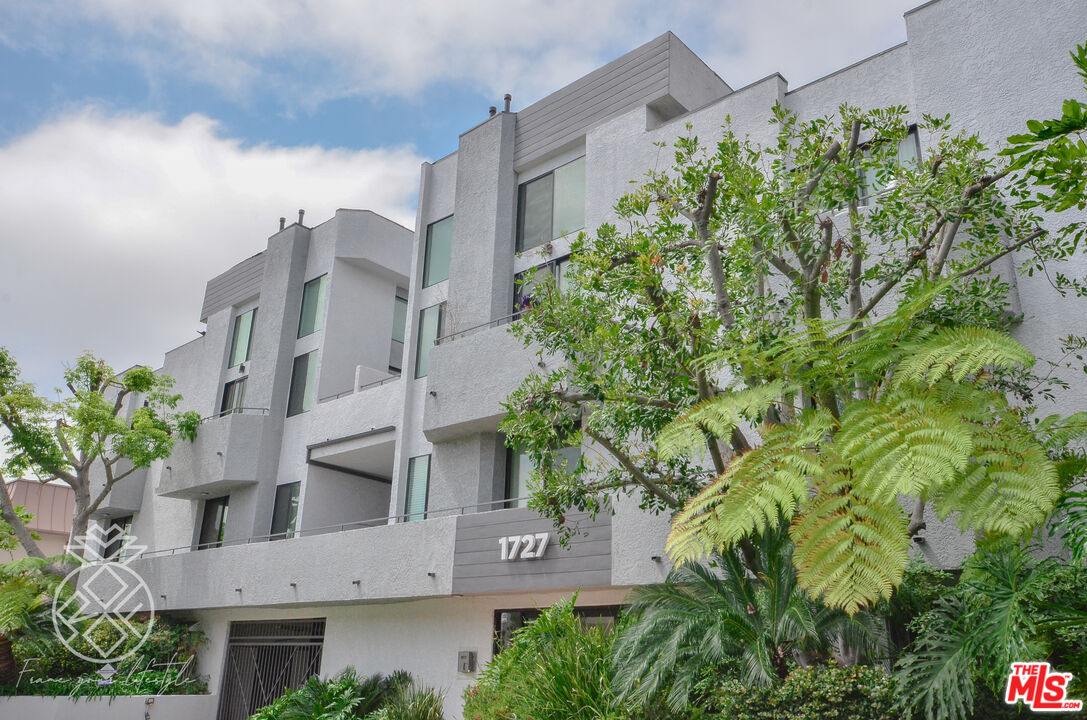 1727 Glendon Ave Unit: 202
