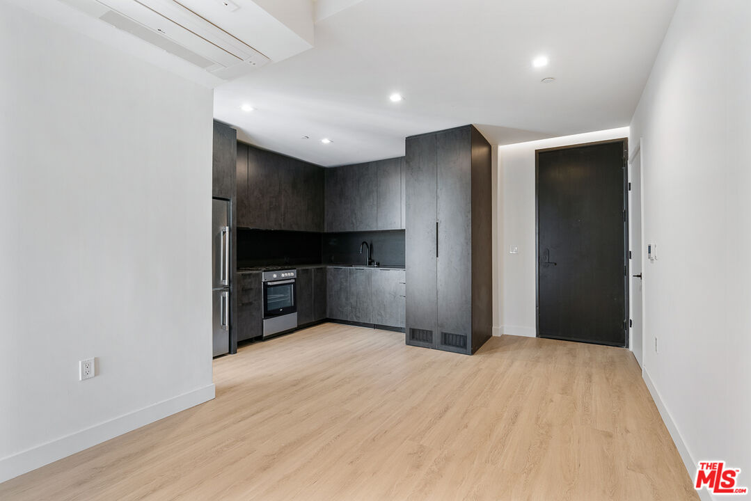 3688 Overland Ave Unit: 613