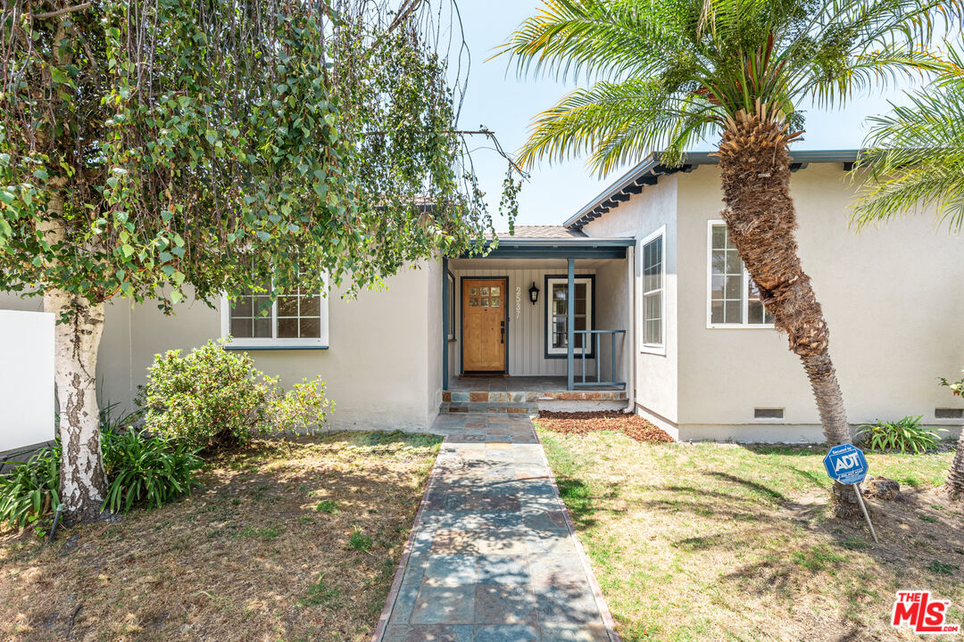 2537 Cotner Ave