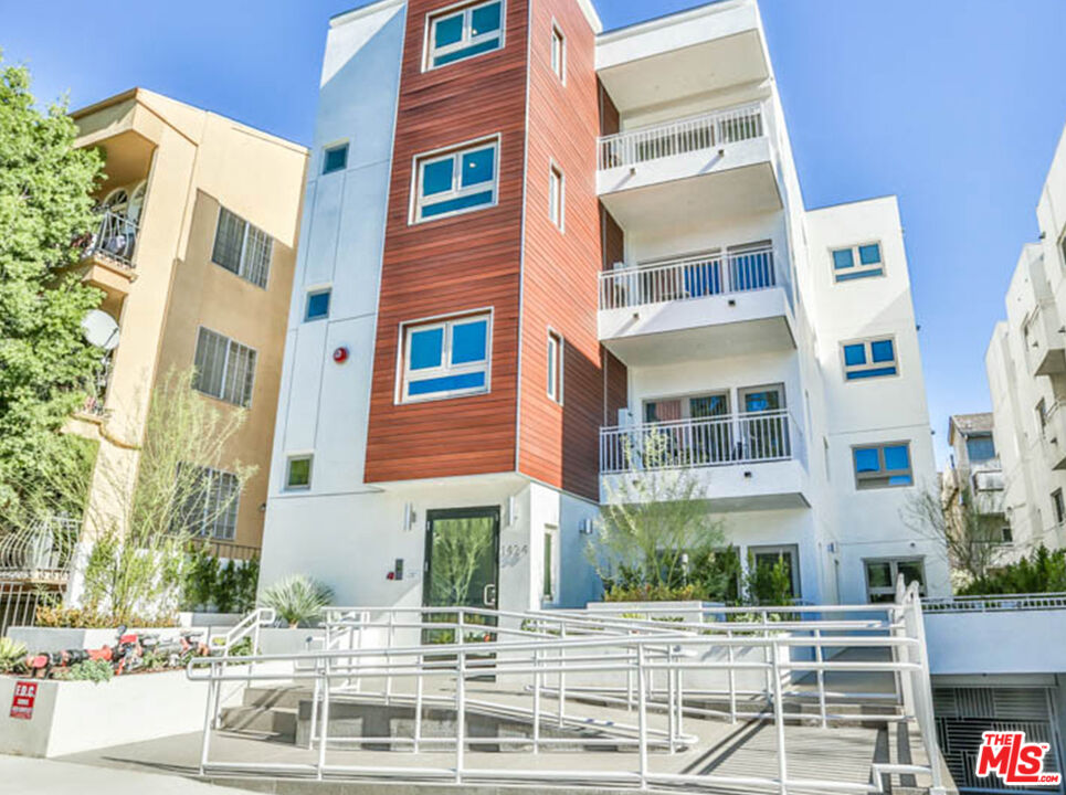 1424 S Bentley Ave Unit: 301