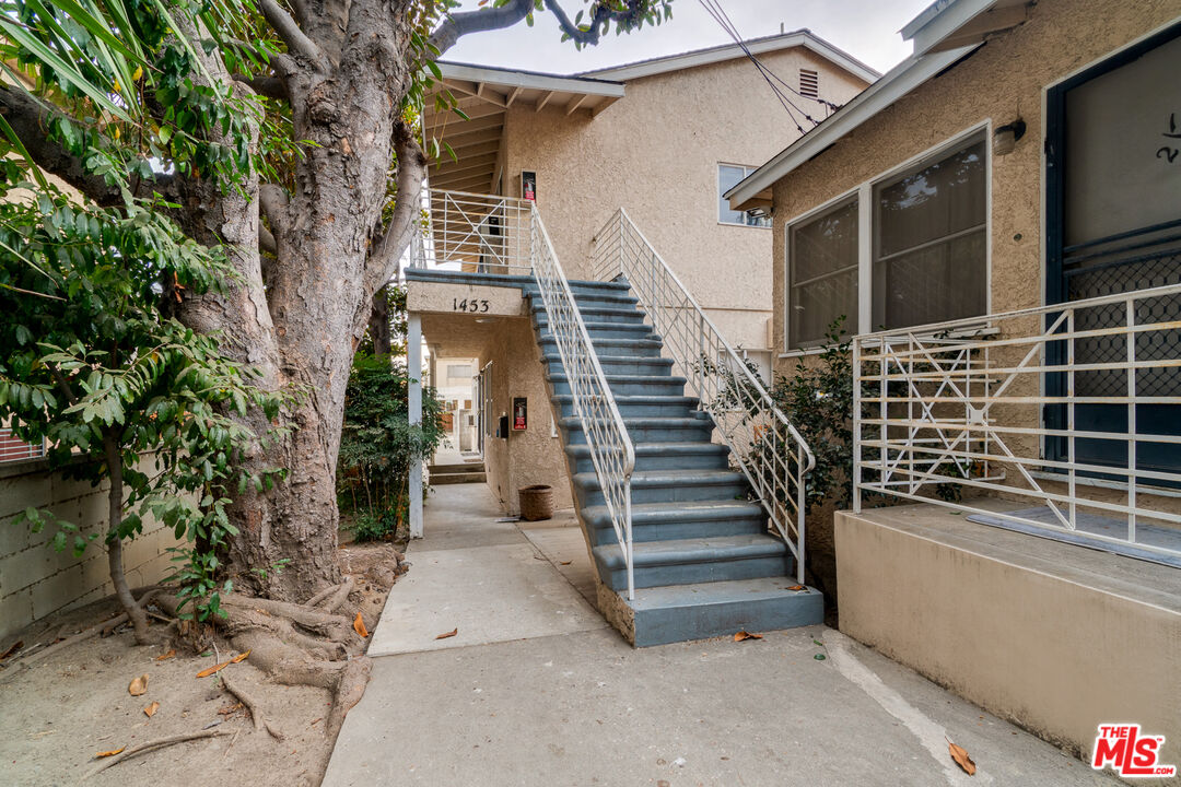 1453 Butler Ave Unit: 4