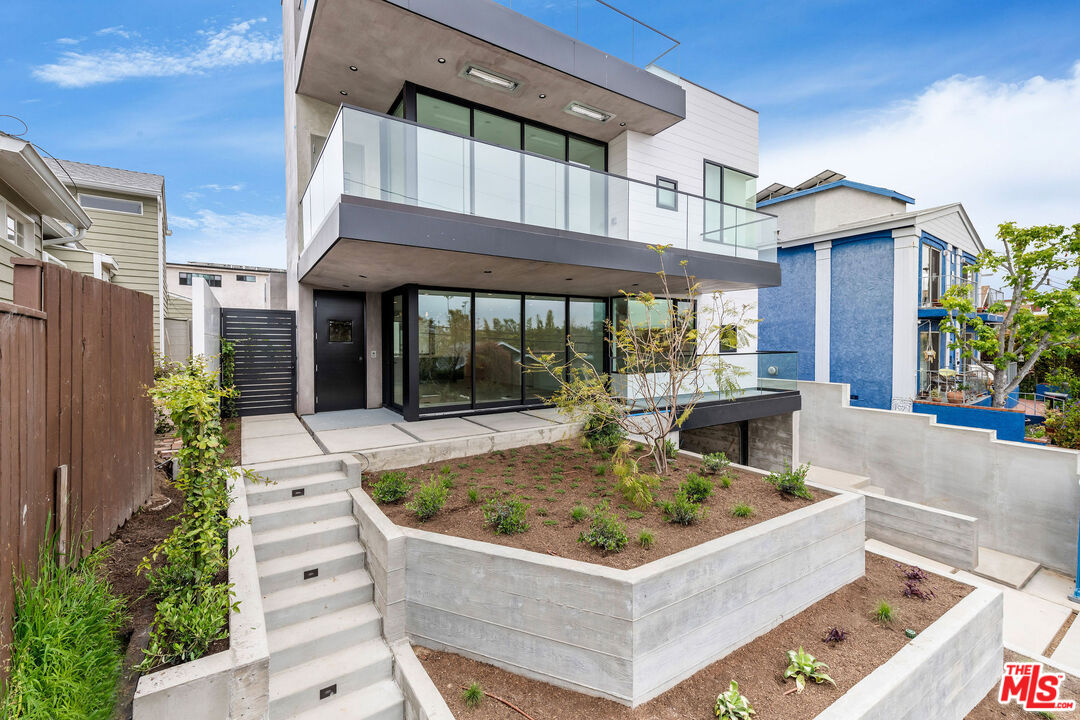 2714 Highland Ave Unit: B