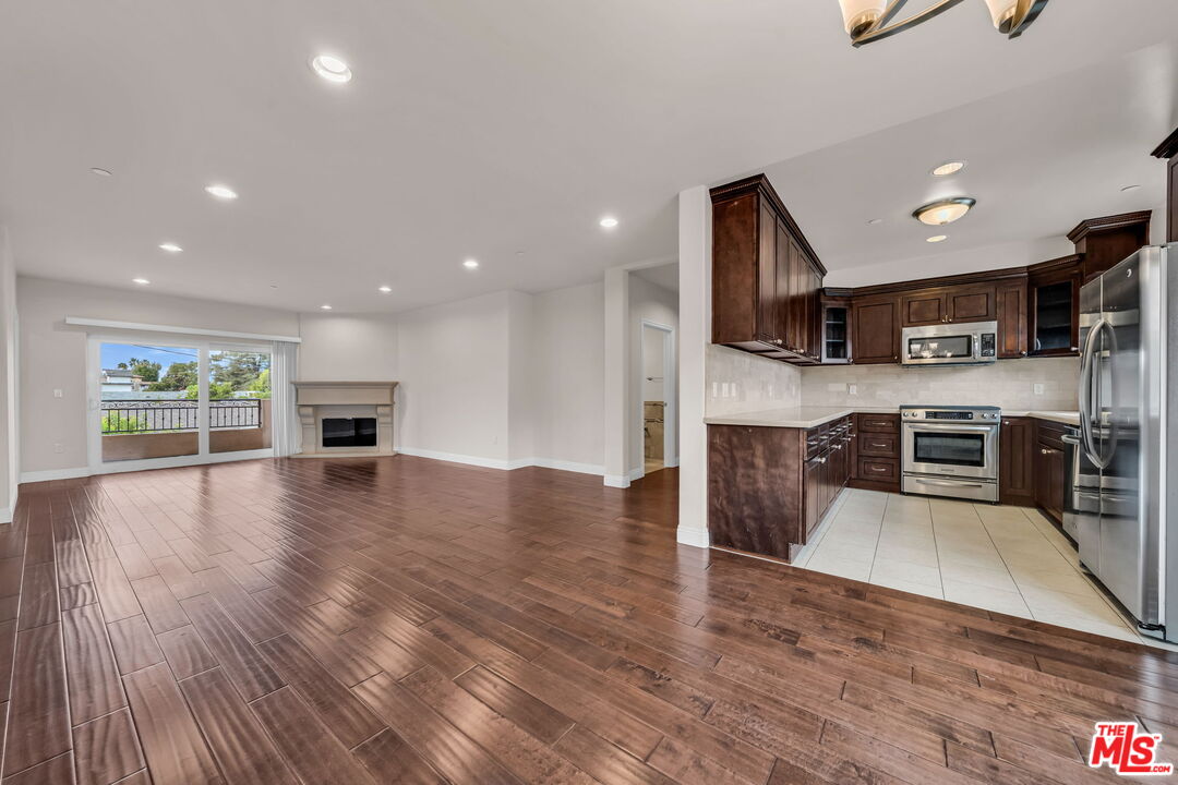 4376 ETHEL AVE Unit: 301