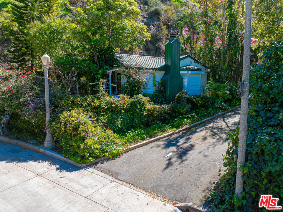 Photo of 1418 Lindacrest Dr, Beverly Hills, CA 90210