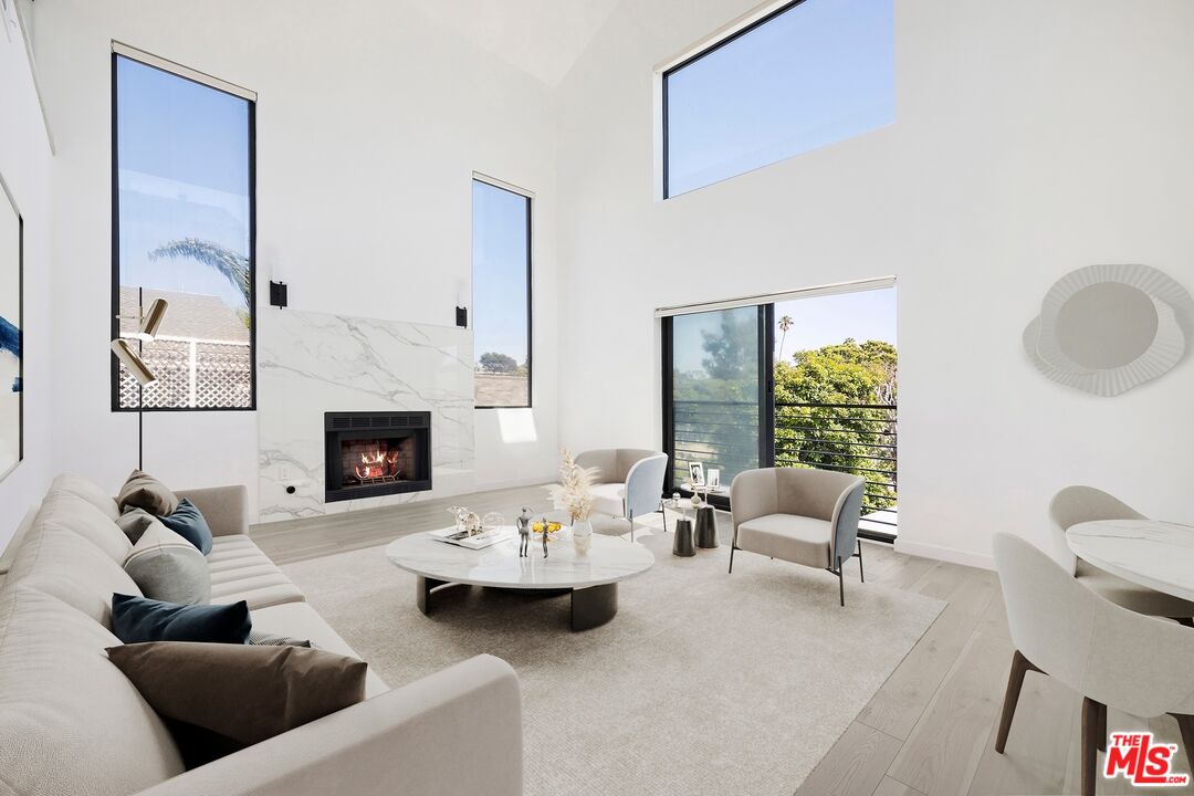 2225 4th St Unit: B
