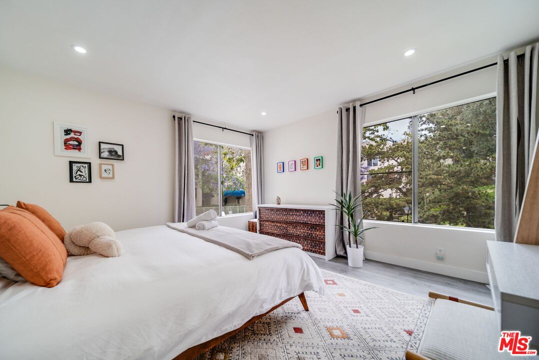 Photo of 11108 Summertime Ln, Culver City, CA 90230