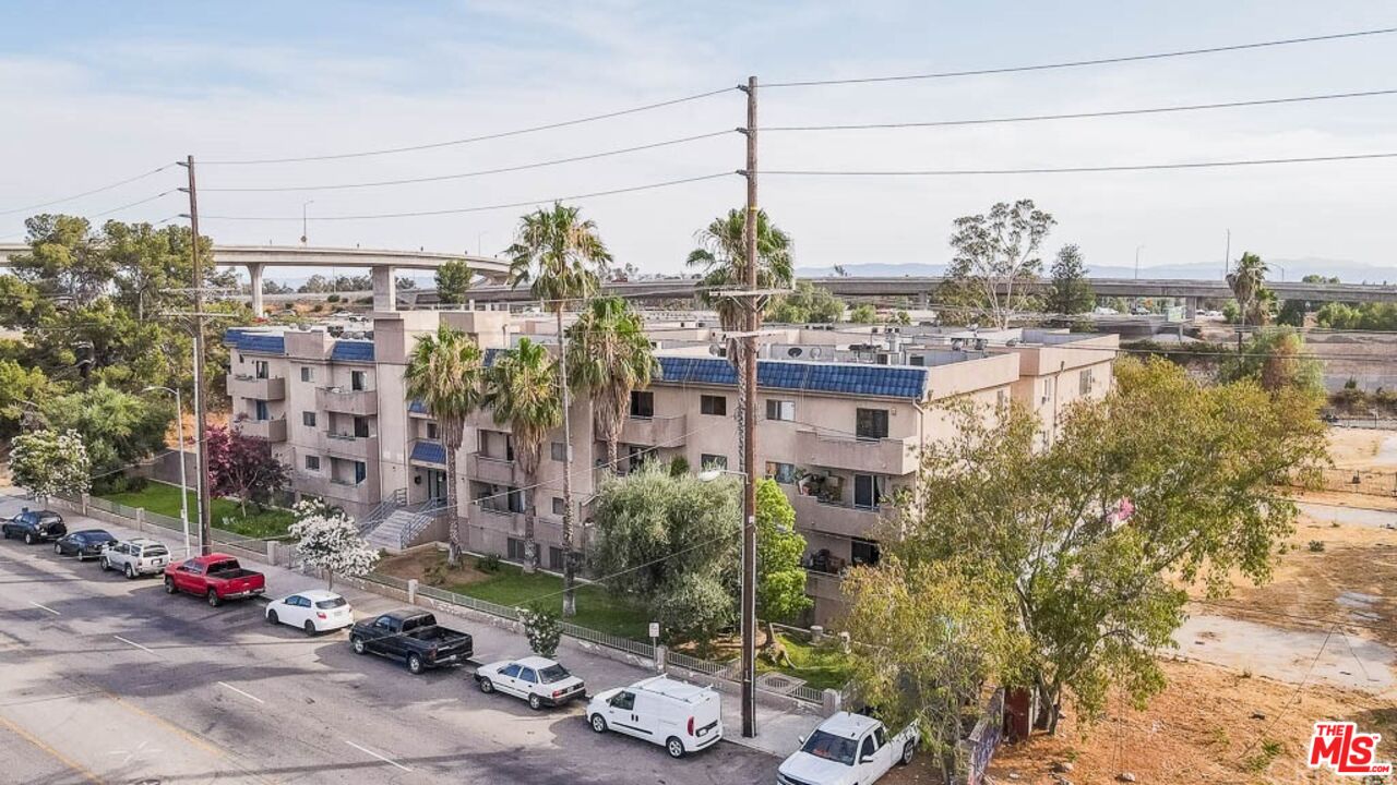 10901 Laurel Canyon Blvd Unit: 301
