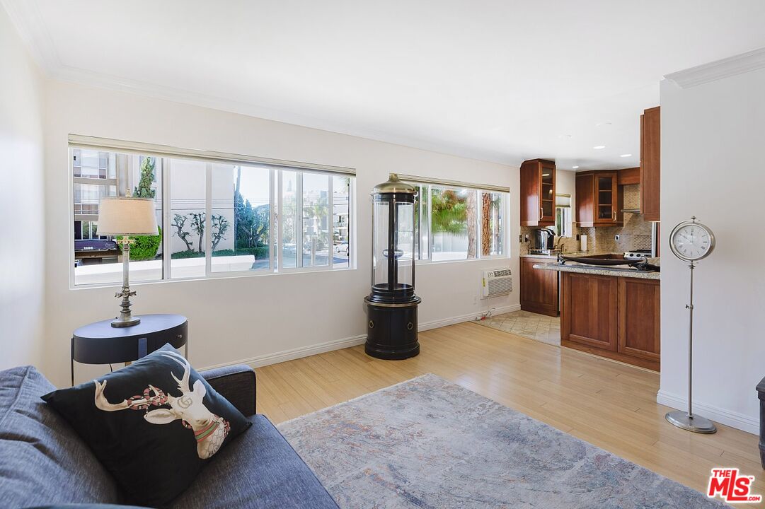 Photo of 1154 S Barrington Ave #101, Los Angeles, CA 90049