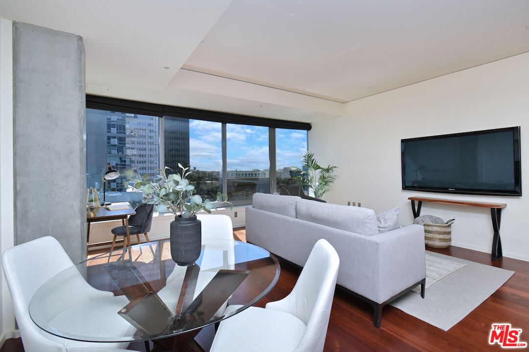 Photo of 1155 S Grand Ave #915, Los Angeles, CA 90015