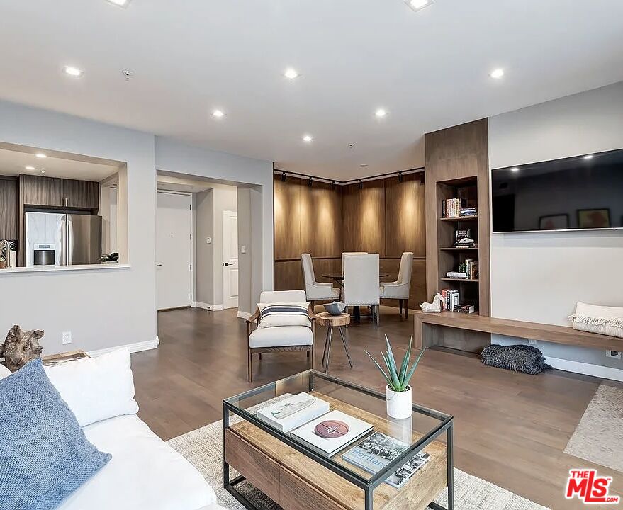 Photo of 930 N Doheny Dr, West Hollywood, CA 90069