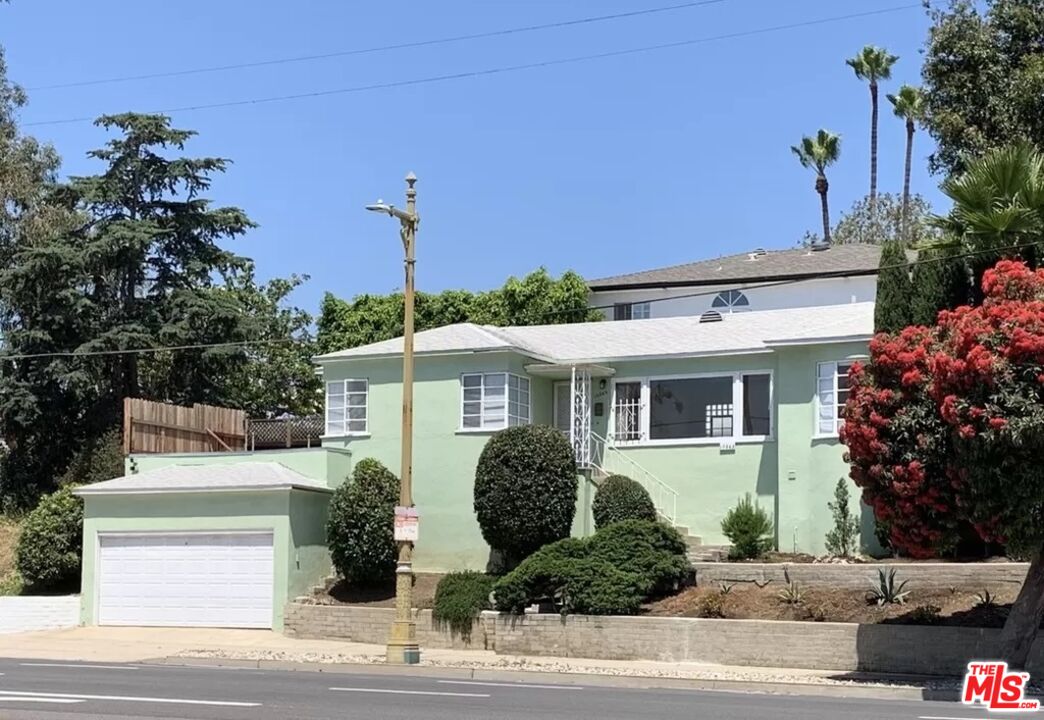 10565 W Olympic Blvd