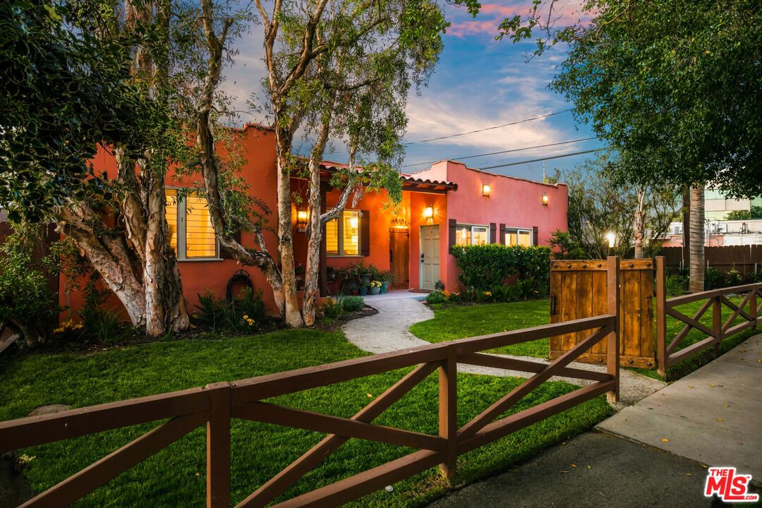 10721 AQUA VISTA ST Unit: 3