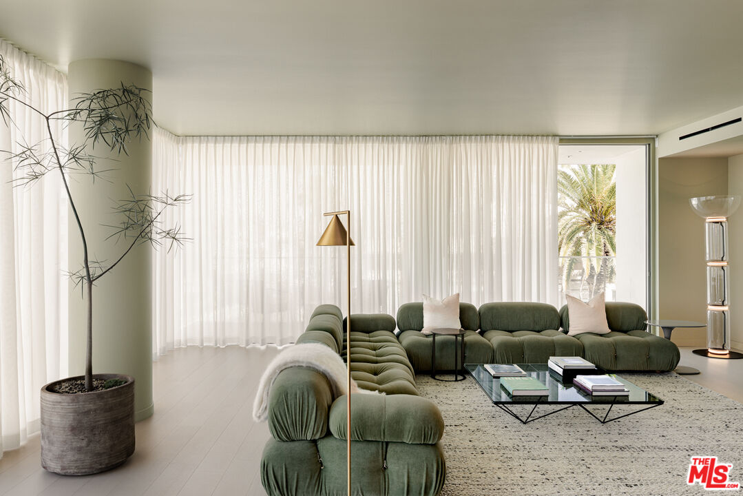 9200 Wilshire Blvd Unit: 202W