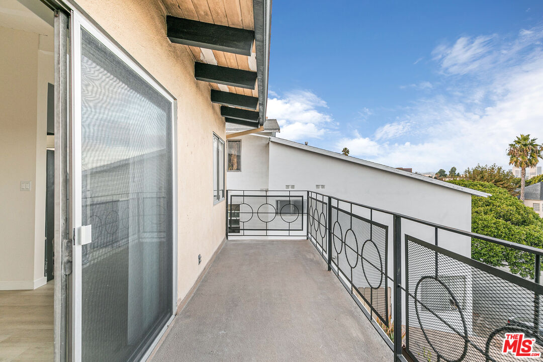 2637 S Centinela Ave Unit: 18