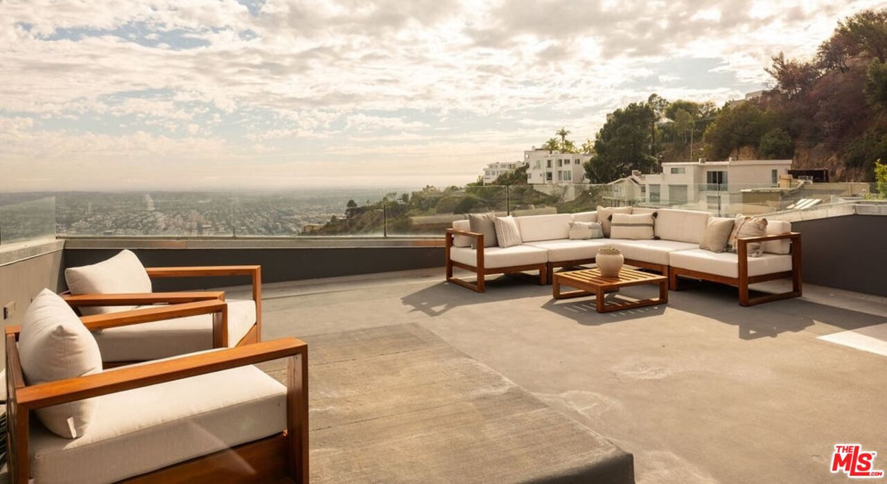 Photo of 2158 Sunset Plaza Dr, Los Angeles, CA 90069