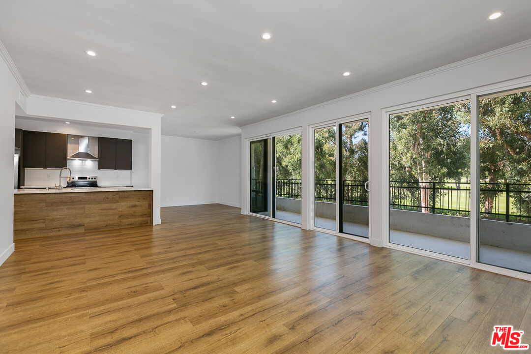 12320 MONTANA AVE Unit: 201