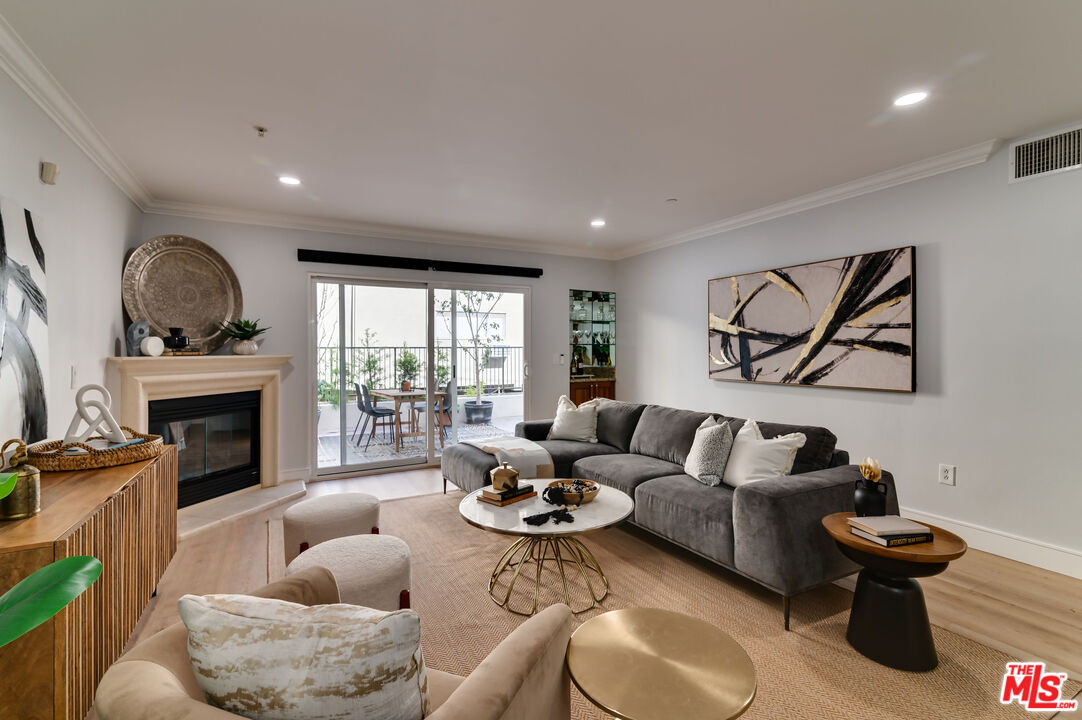 1878 Greenfield Ave Unit: 104